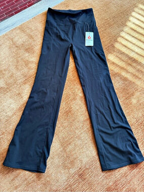 FireSwan Flared Yoga Pants with Pockets Black Small